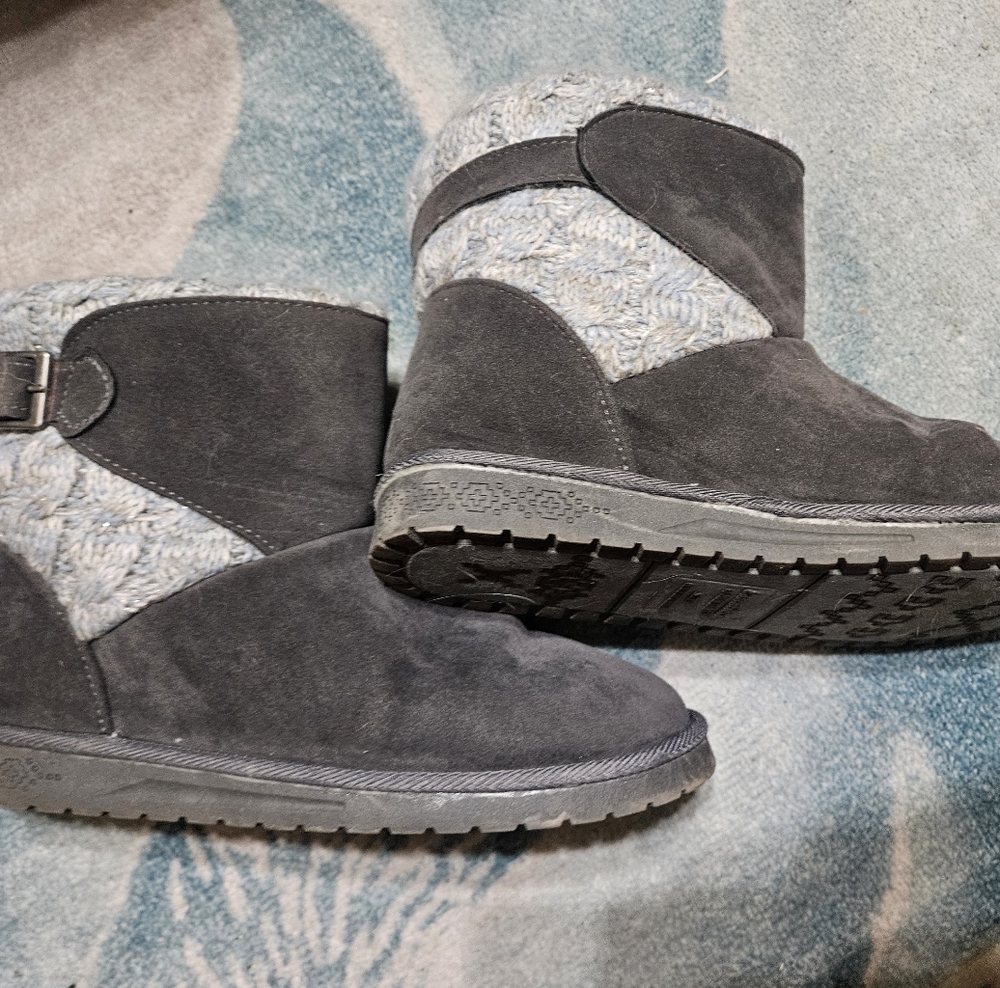 Muk Luks Women's Gray and Black Ankle Boots